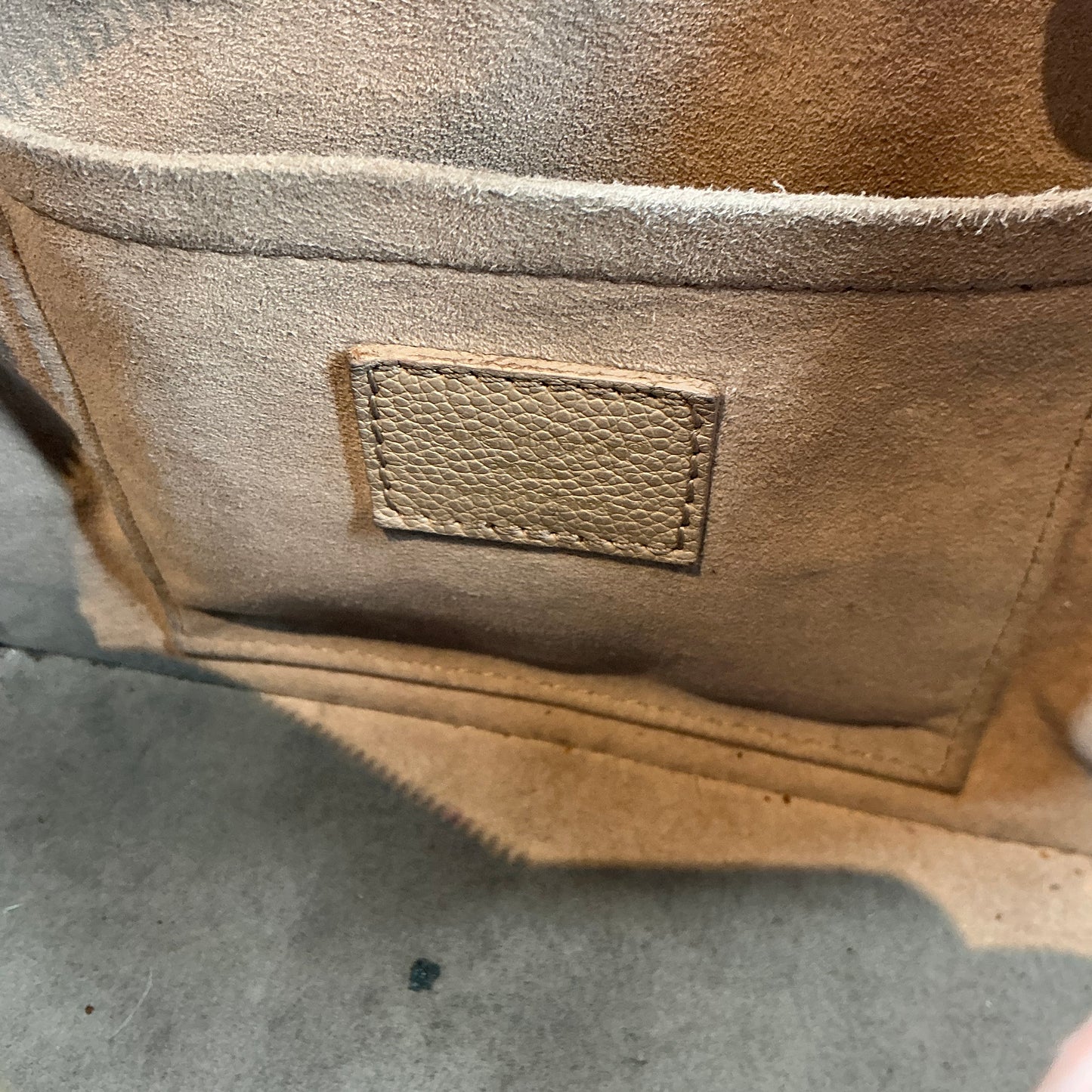 Louis Vuitton Bicolor Monogram Empreinte Speedy Bandoulière 20 – Tourterelle / Crème