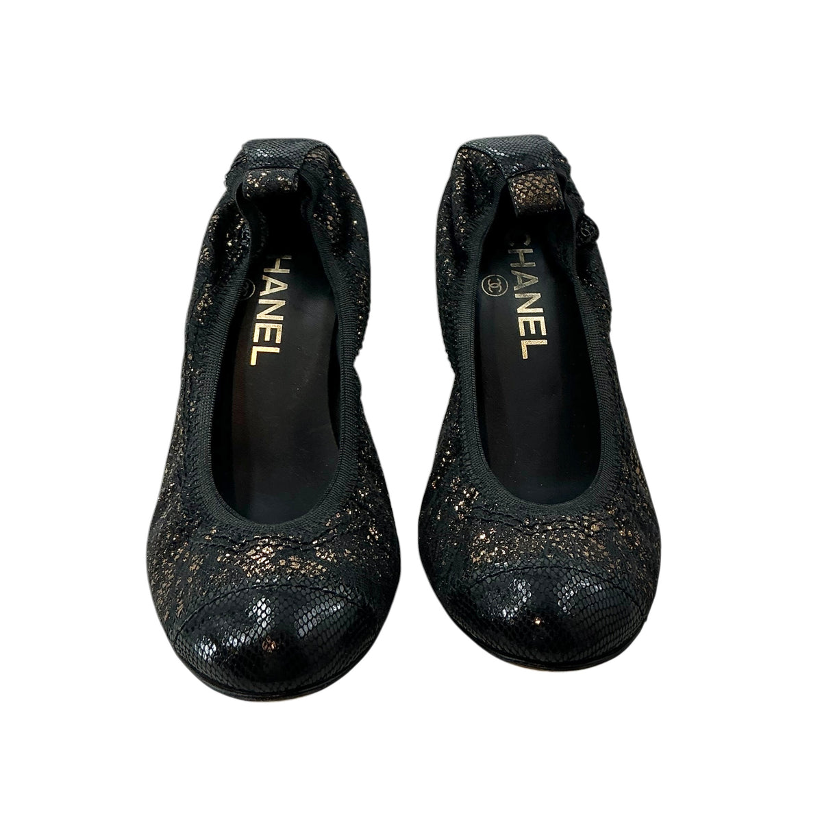 CHANEL Black & Gold Metallic Escarpins Cap Toe Elastic Trim Block Heel Pumps