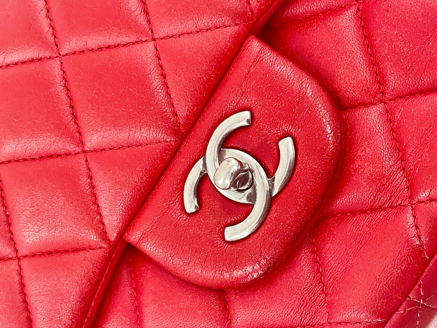 Chanel Classic Jumbo Double Flap Shoulder Bag