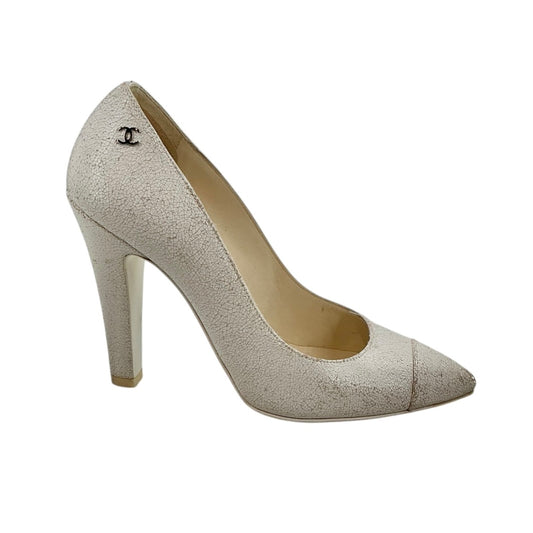 CHANEL White Crackle Leather Cap-Toe Pumps