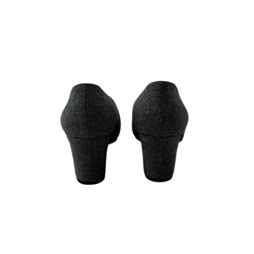 Chanel Pumps in Grey with Velvet Cap Toe