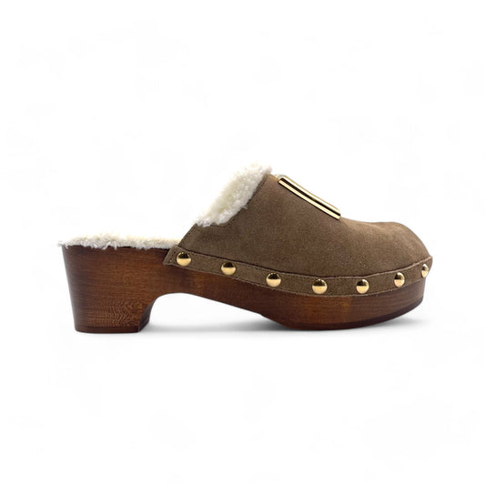 D&G Tan Fur Logo Clogs