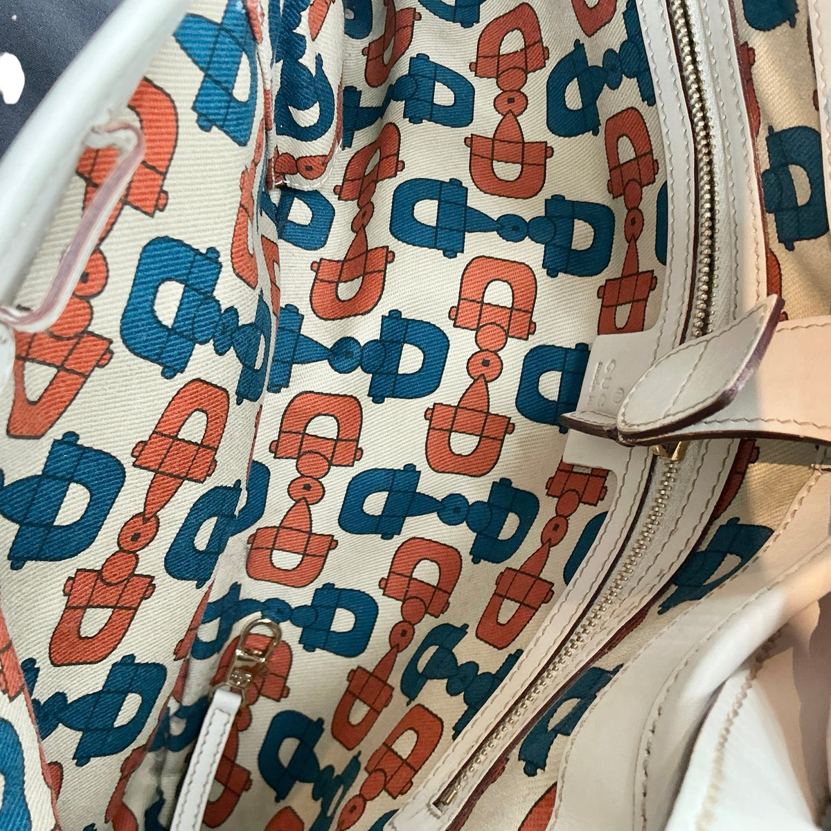 Gucci Off-White Guccissima Leather Punch Hobo Bag