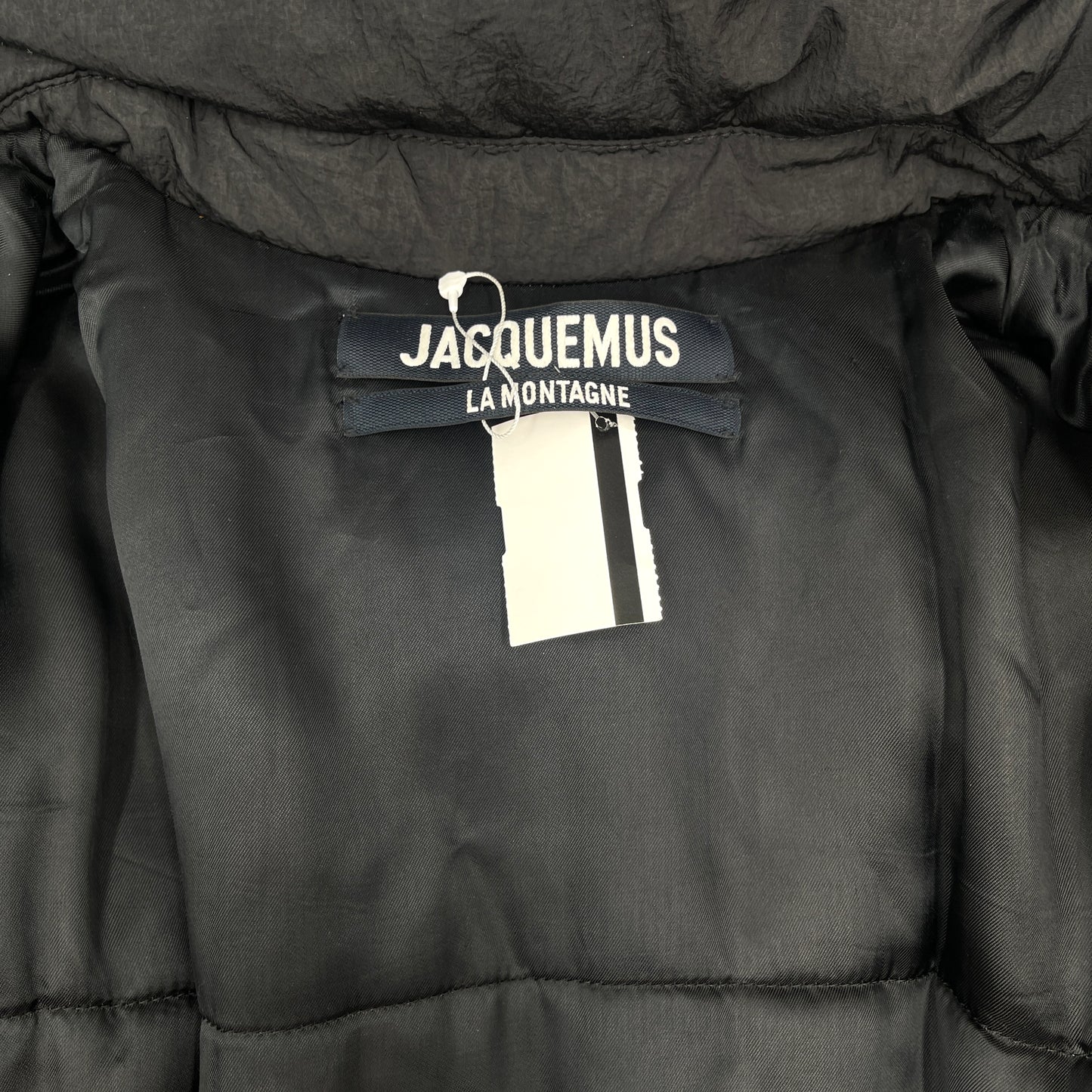 Jacquemus La Montagne Logo-Patch Puffer Jacket - 40